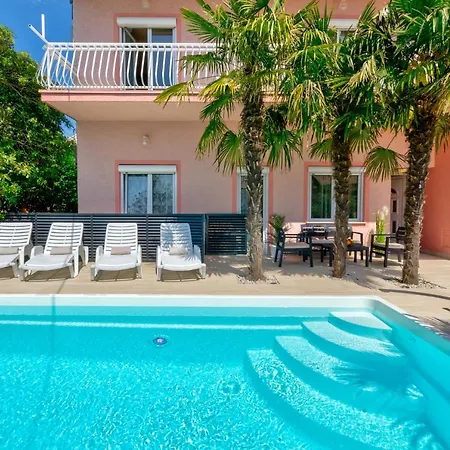 Abros Potkrovlje Apartment Crikvenica