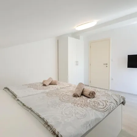 Apartment Abros Potkrovlje *