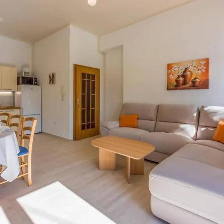 Apartment Abros Potkrovlje *