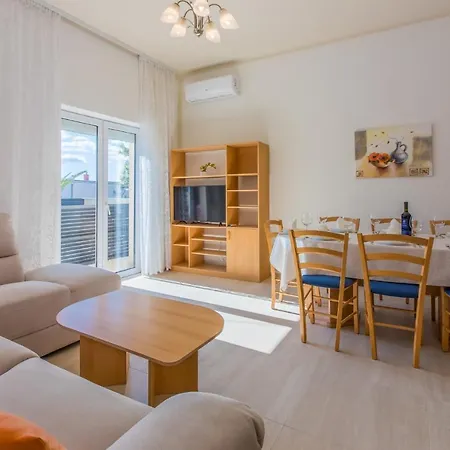 Abros Potkrovlje Apartment Crikvenica